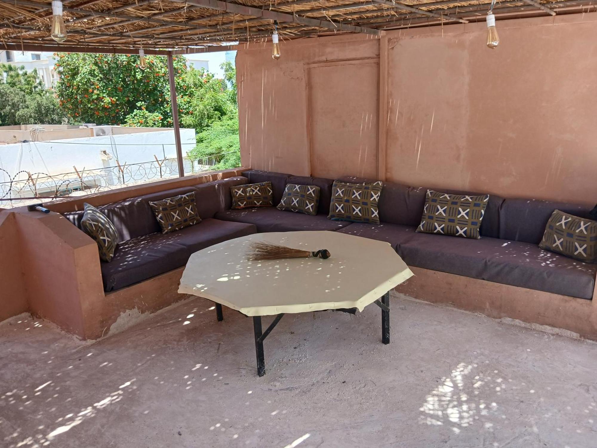 "Par 4 Chemins" - Atypical Stopover Nouakchott Exteriör bild