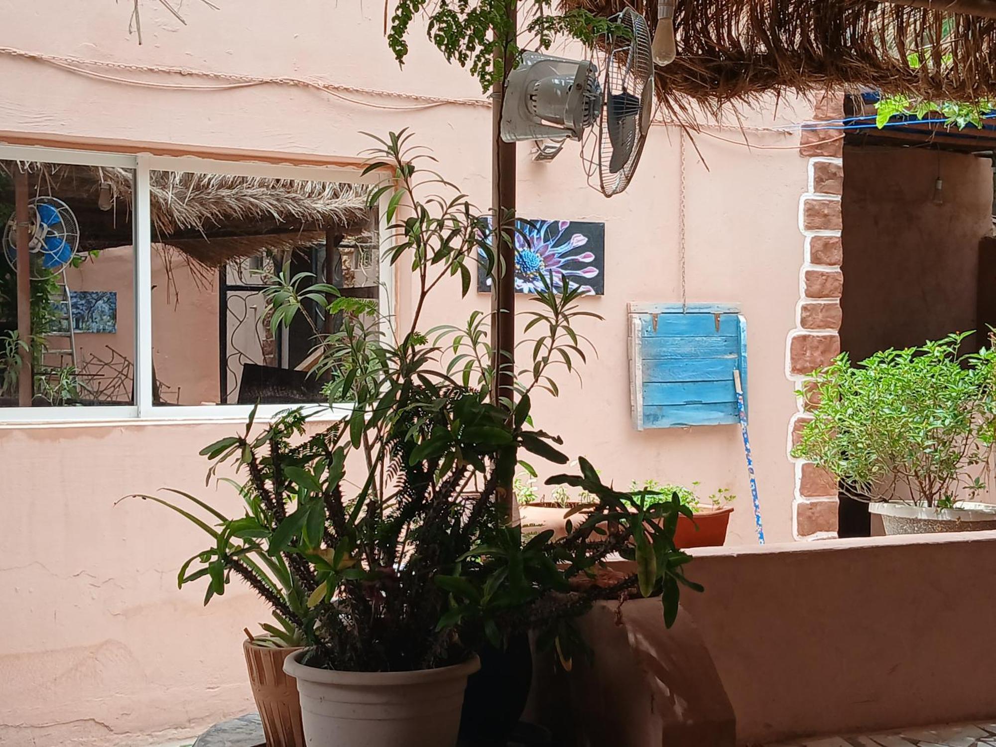 "Par 4 Chemins" - Atypical Stopover Nouakchott Exteriör bild