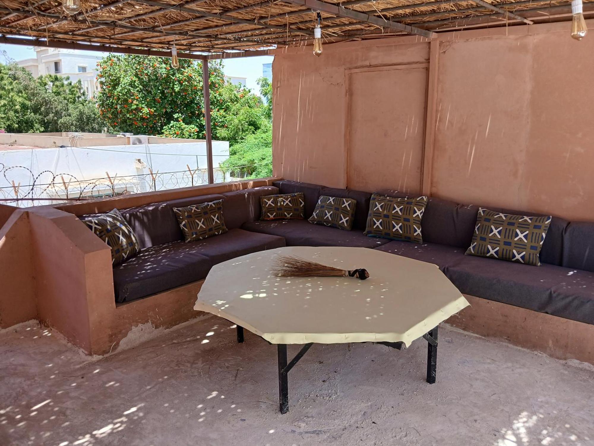 "Par 4 Chemins" - Atypical Stopover Nouakchott Exteriör bild