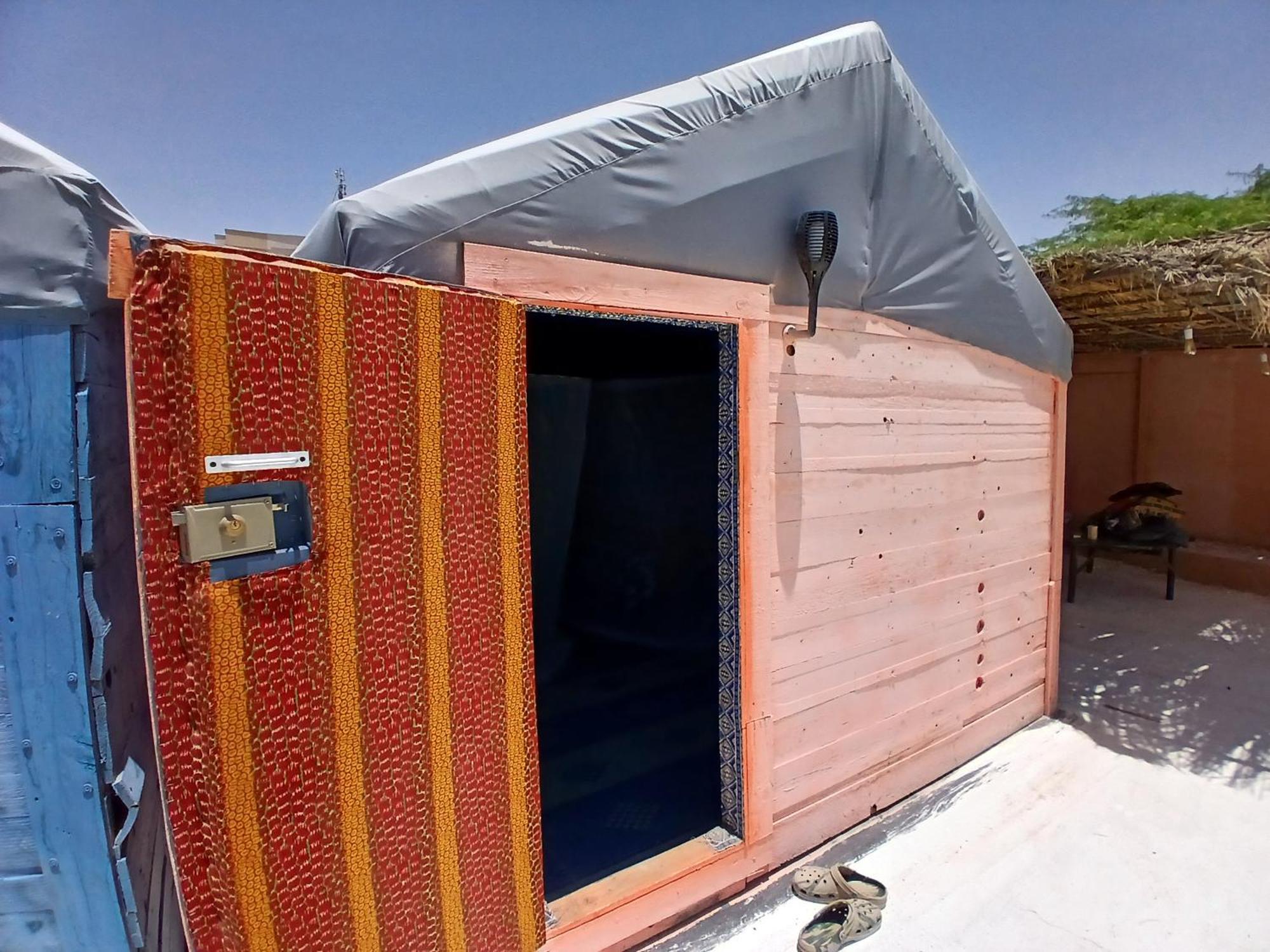 "Par 4 Chemins" - Atypical Stopover Nouakchott Exteriör bild