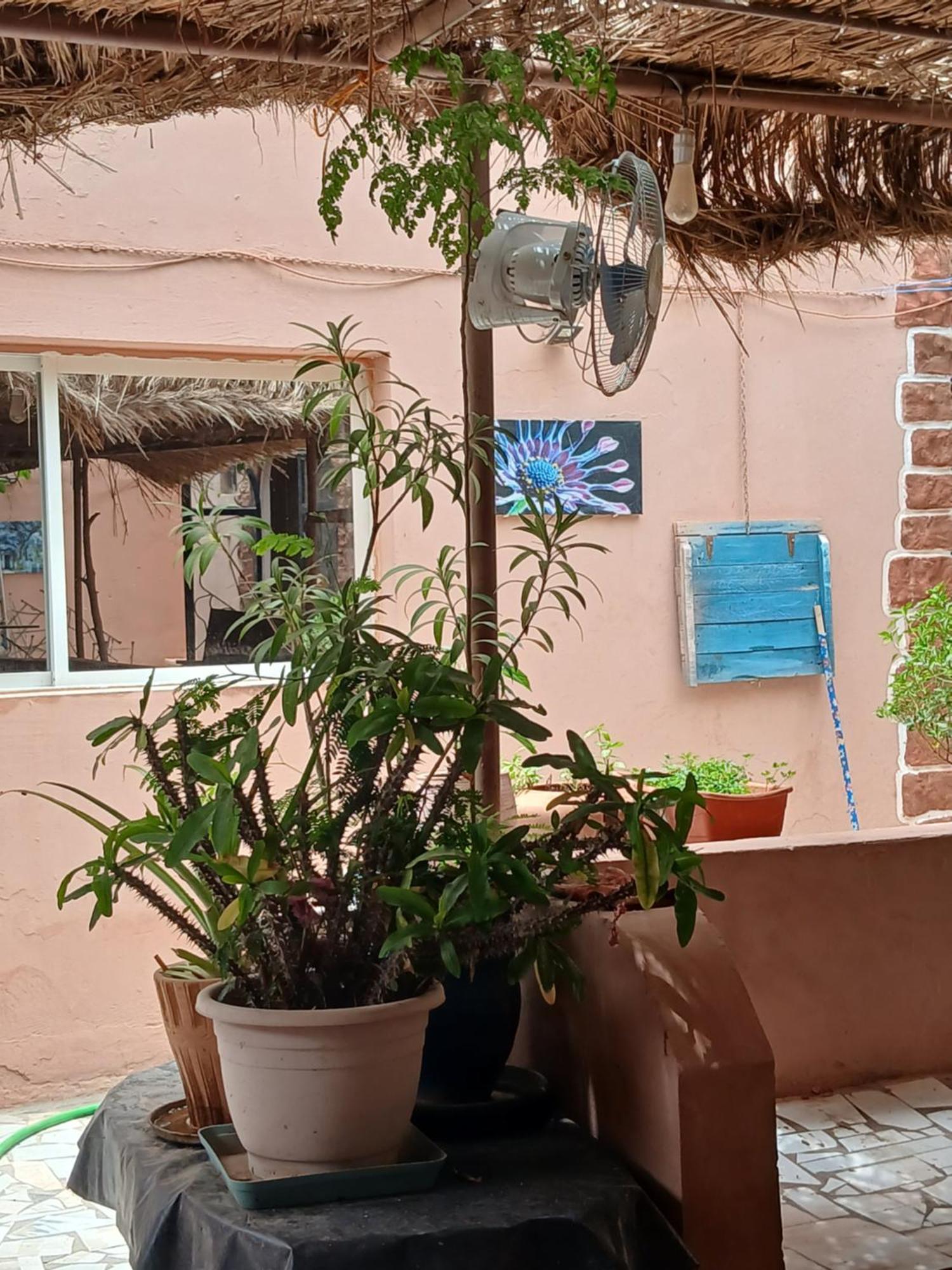 "Par 4 Chemins" - Atypical Stopover Nouakchott Exteriör bild