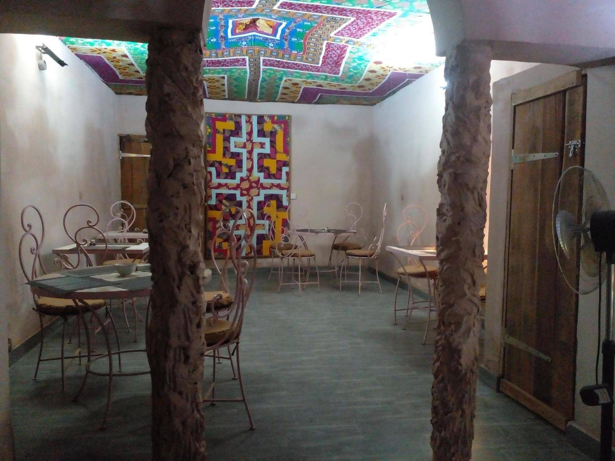 "Par 4 Chemins" - Atypical Stopover Nouakchott Exteriör bild