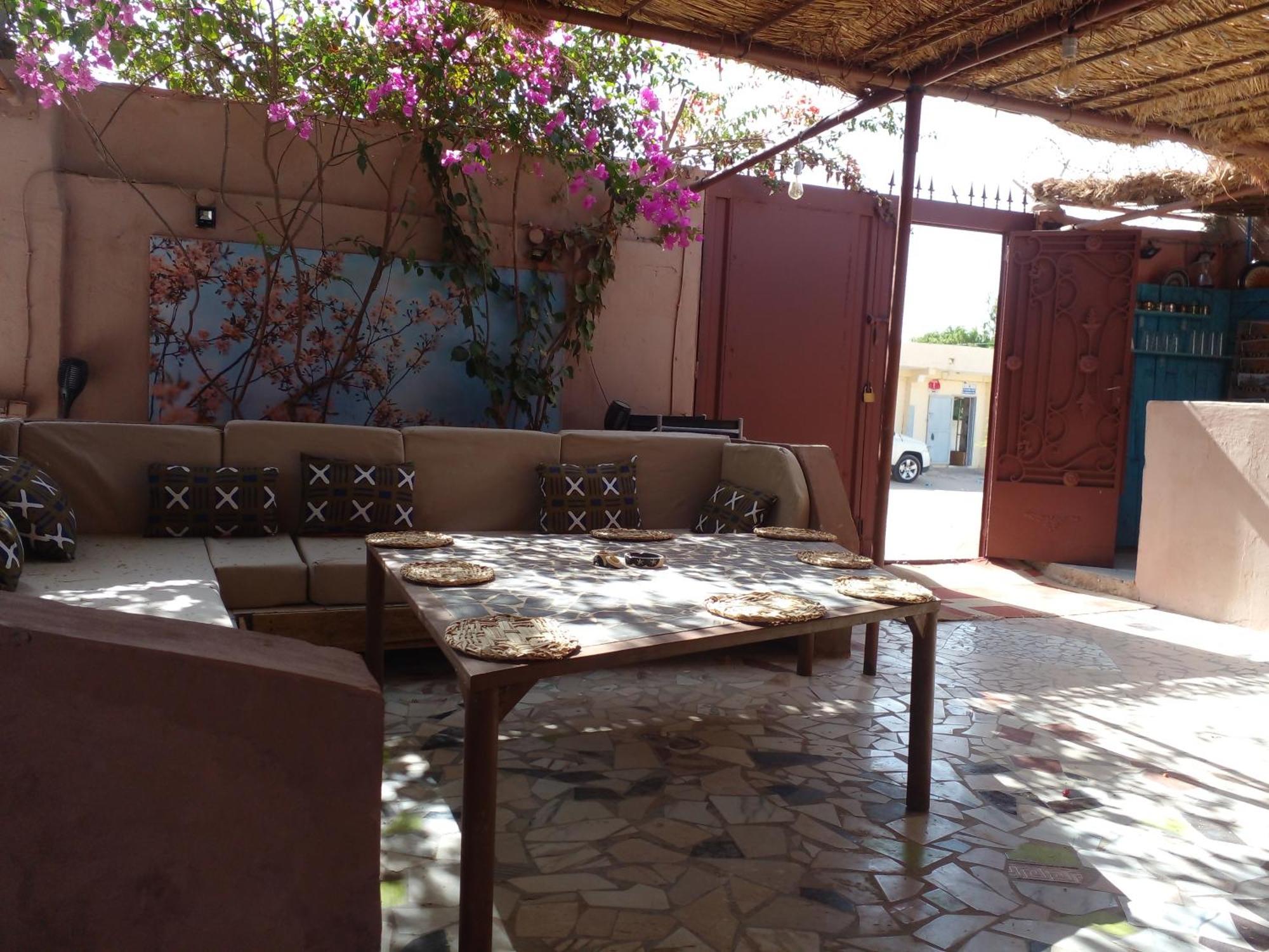 "Par 4 Chemins" - Atypical Stopover Nouakchott Exteriör bild